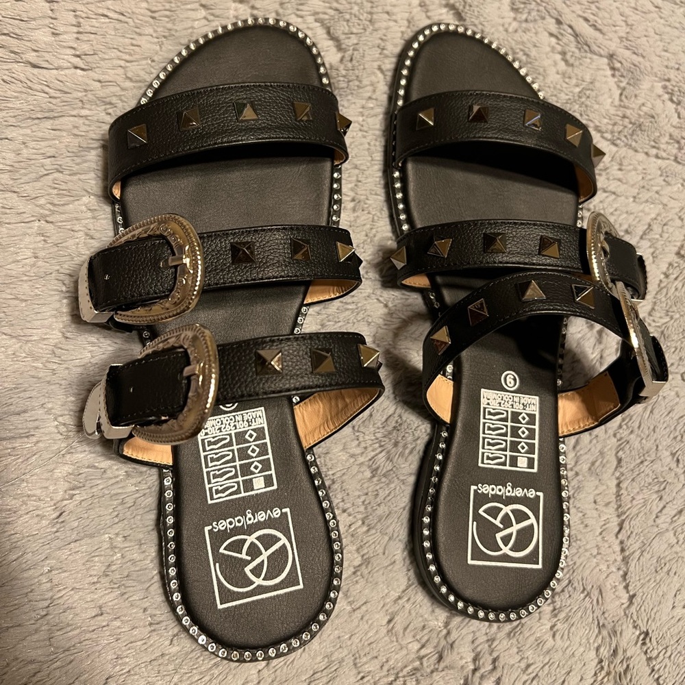Black Western Buckle Sandals